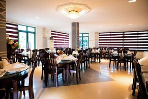 Crystal Palm Hotel