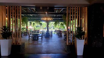 Basaya Beach Hotel & Resort