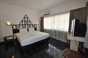 Basaya Beach Hotel & Resort