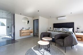 Abalone Hotel & Villas