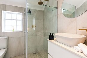 Abalone Hotel & Villas