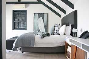 Abalone Hotel & Villas