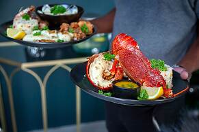 Abalone Hotel & Villas