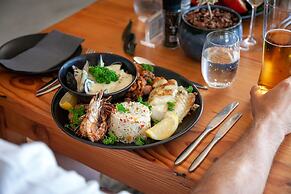 Abalone Hotel & Villas