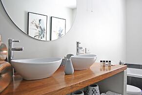 Abalone Hotel & Villas