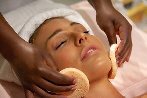 Abalone Hotel & Villas