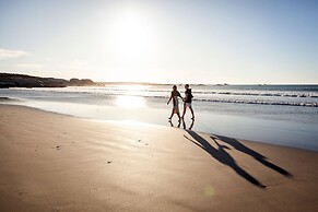 Abalone Hotel & Villas