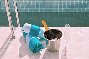 Abalone Hotel & Villas