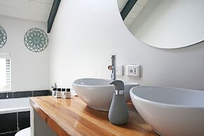 Abalone Hotel & Villas