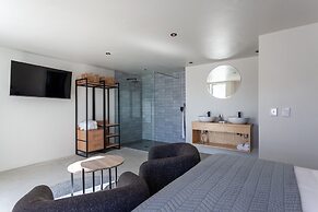 Abalone Hotel & Villas