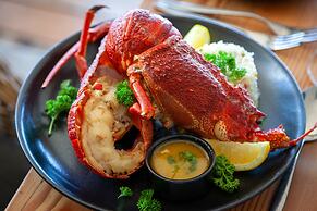 Abalone Hotel & Villas