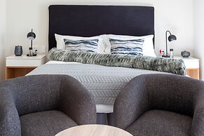 Abalone Hotel & Villas