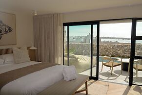 Abalone Hotel & Villas