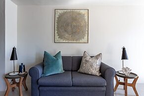 Abalone Hotel & Villas