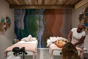 Abalone Hotel & Villas