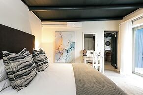 Abalone Hotel & Villas