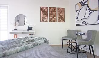 Abalone Hotel & Villas