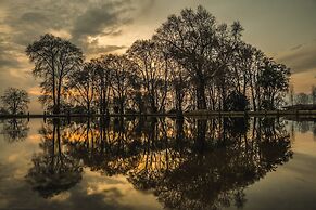 WelcomHeritage Gurkha Houseboats
