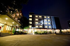 Sinsuvarn Airport Suite