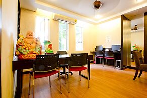 Sinsuvarn Airport Suite