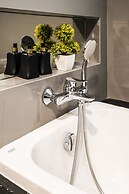 Sinsuvarn Airport Suite