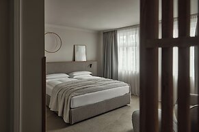 ADELANTE Boutique Hotel