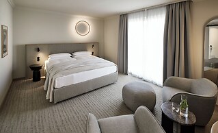 ADELANTE Boutique Hotel