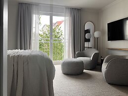 ADELANTE Boutique Hotel