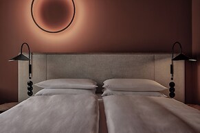 ADELANTE Boutique Hotel