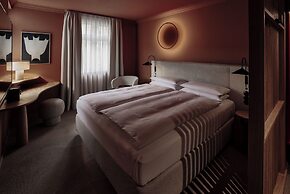 ADELANTE Boutique Hotel