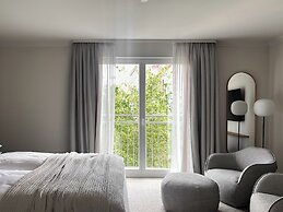 ADELANTE Boutique Hotel