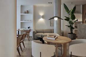 ADELANTE Boutique Hotel