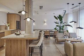 ADELANTE Boutique Hotel