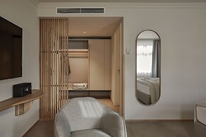 ADELANTE Boutique Hotel