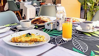 Hotel Numbi and Garden Suites