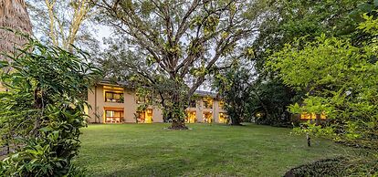 Hotel Numbi and Garden Suites