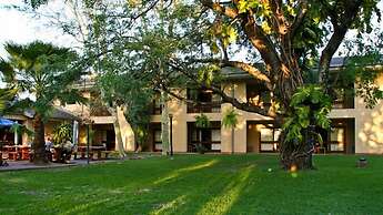 Hotel Numbi and Garden Suites