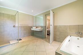 Hotel Numbi and Garden Suites