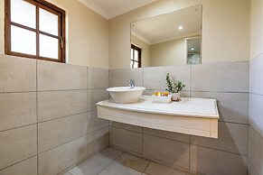 Hotel Numbi and Garden Suites