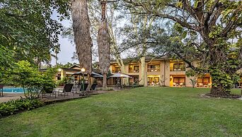 Hotel Numbi and Garden Suites