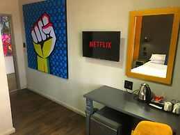 Elephant Springs Hotel