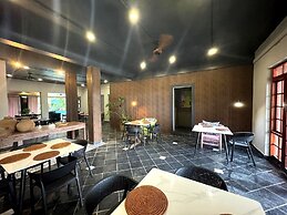 Elephant Springs Hotel