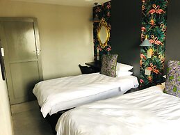 Elephant Springs Hotel