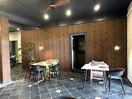 Elephant Springs Hotel