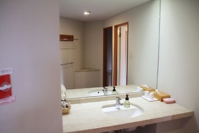 The Ridge Hotel & Apartments