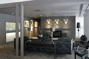 The Ridge Hotel & Apartments