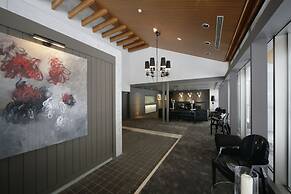 The Ridge Hotel & Apartments