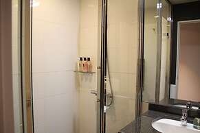 The Ridge Hotel & Apartments