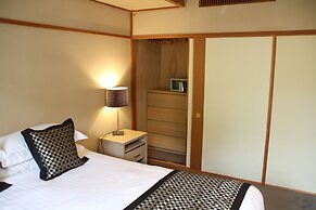 The Ridge Hotel & Apartments