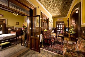 WelcomHeritage Fernhills Royal Palace